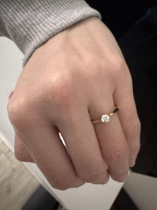 Złoty pierscionek zaręczynowy brylant 0.18ct