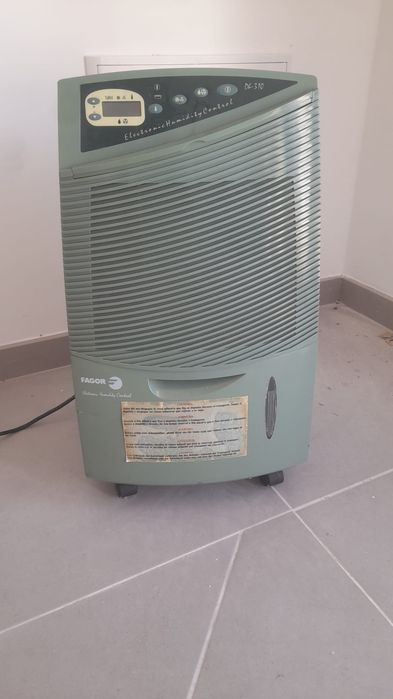 Desumidificador , em bom estado, funciona