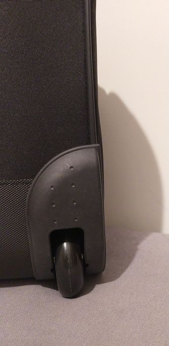 Zestaw walizka + etui + kosmetyczka + kluczyk =  nowe TITAN