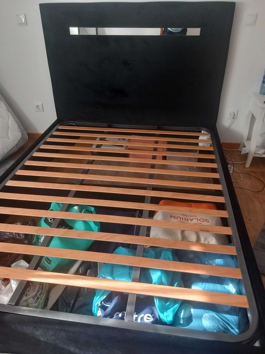 Cama casal 190 por 140 como nova
