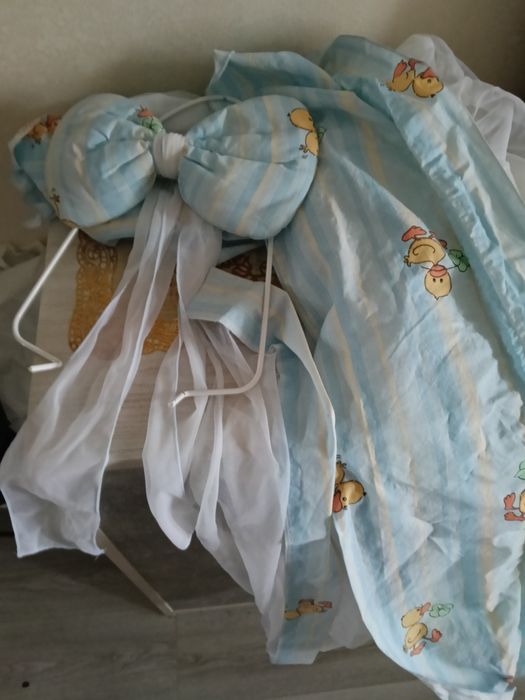 Балдахін для дитячого ліжечка.