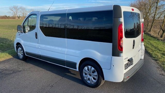Wynajem Busa 9 osób Opel Vivaro Long