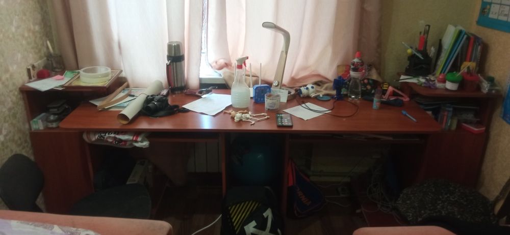 Продам письмовий стіл,робився під заказ в кімнату на двох дітей