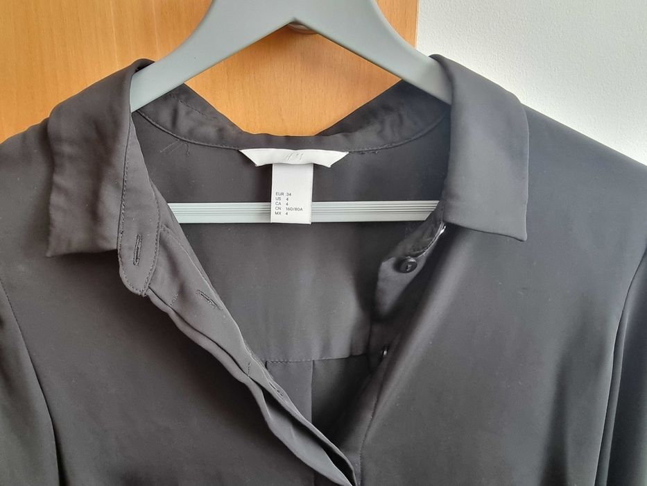 Camisa preta fluida H&M, tamanho 34