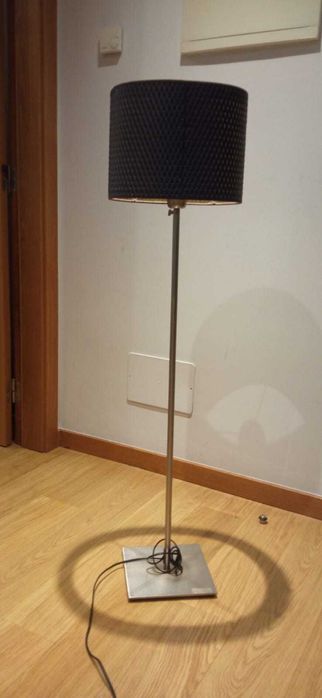 Candeeiro de pé com base inox