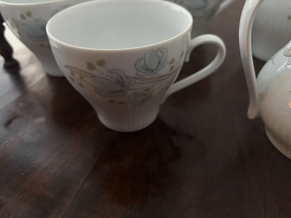 Чайний сервіз з квітковим декором, білий фарфор, б/в