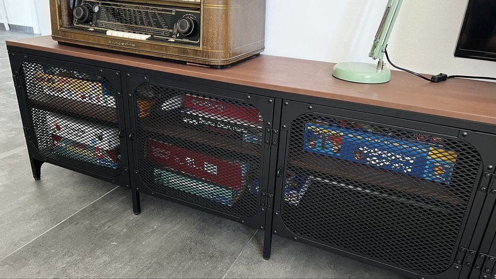 Dois movéis TV de metal estilo industrial