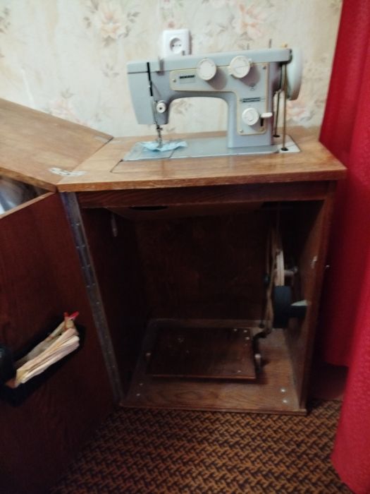 Швейная машинка Подольск 142