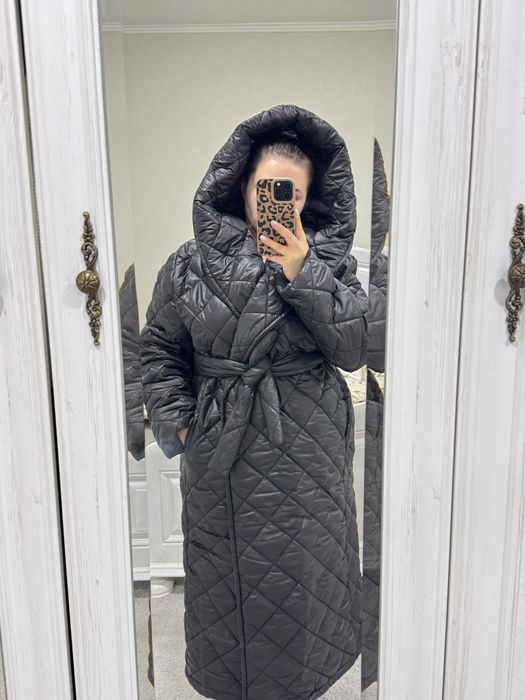Продам стильне довге пальто з капюшоном .