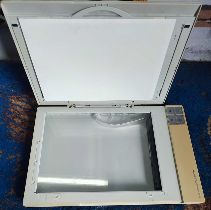 Сканер  Epson perfection v100