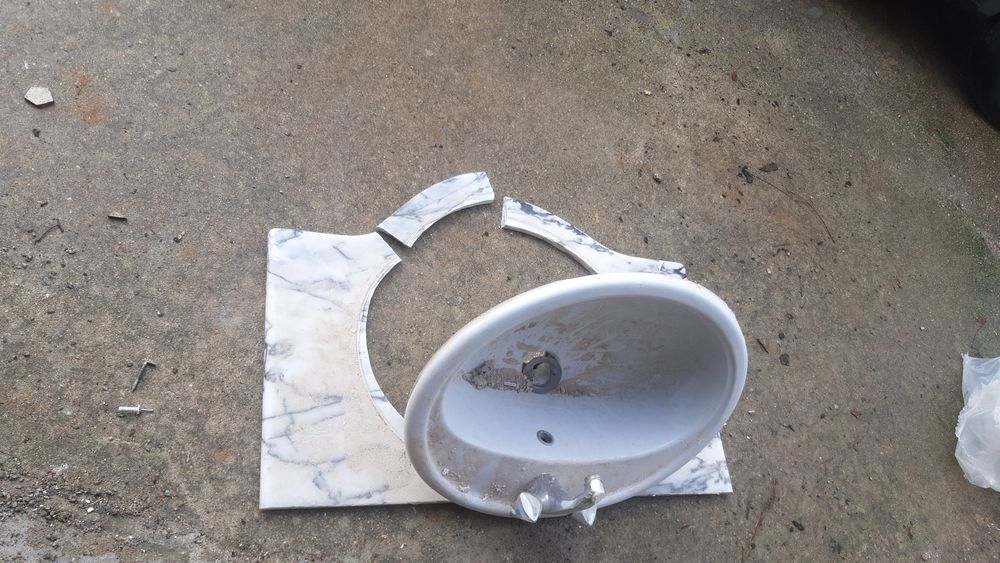 Armário de casa de banho usado