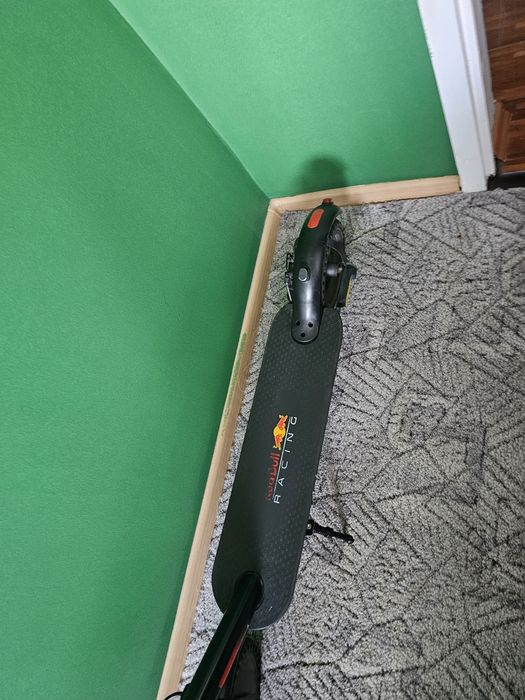 Hulajnoga elektryczna Red bull