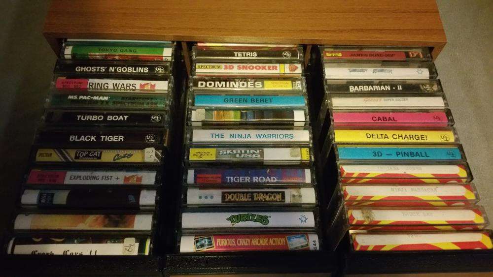 Móvel de Cassetes 80's com 36 Jogos Spectrum 48k e 128k +2