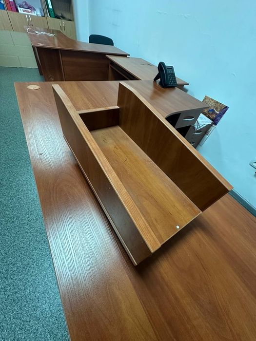 Столи в асортименті Меблі