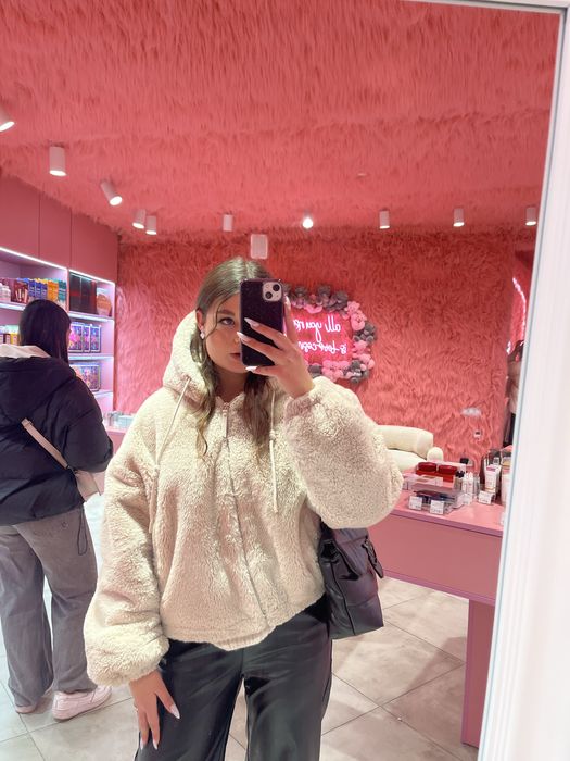 Шубка бежива зимова