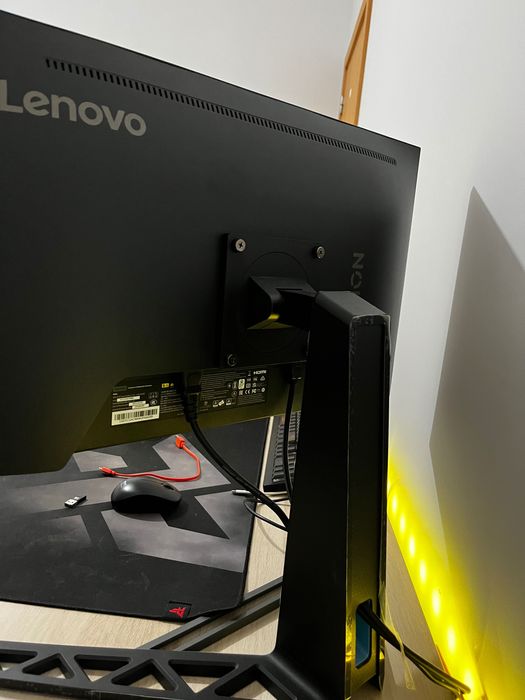 Monitor Lenovo Legion 24" LED IPS FullHD 180Hz Altura Ajustable