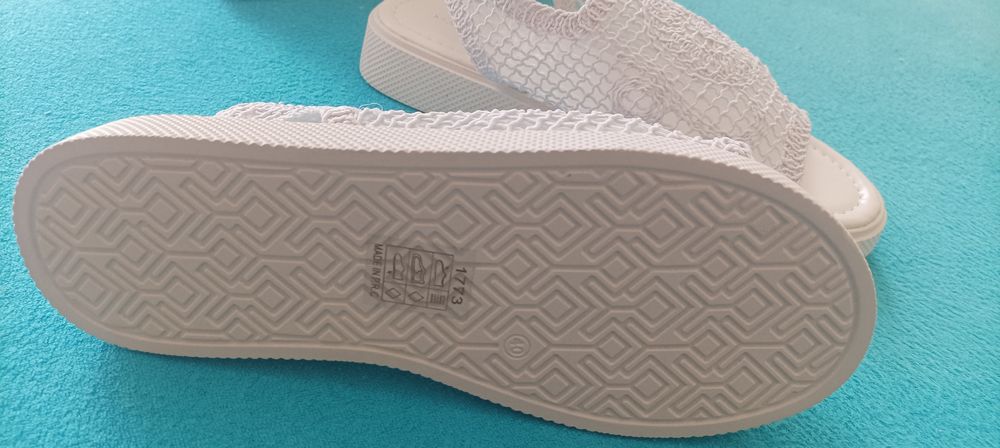 Nowe buty koronkowe białe 40