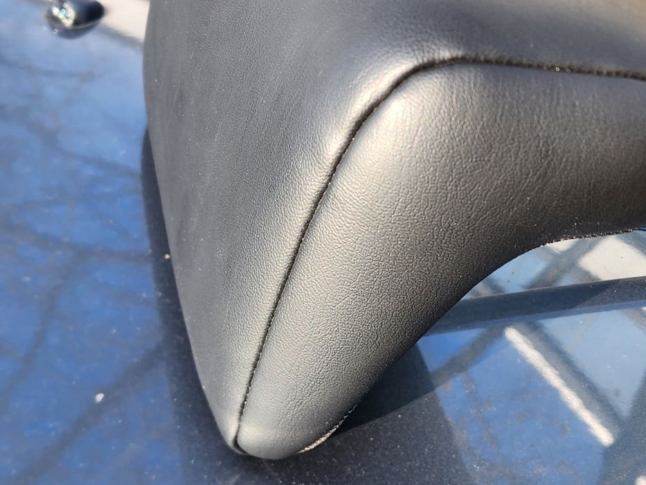 Підголовник задній центр. Jeep Cherokee Trailhawk2020