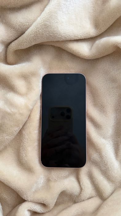 iPhone 15 cor de rosa, 256 GB.