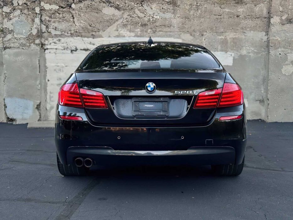 BMW 5 Series 528i      2016