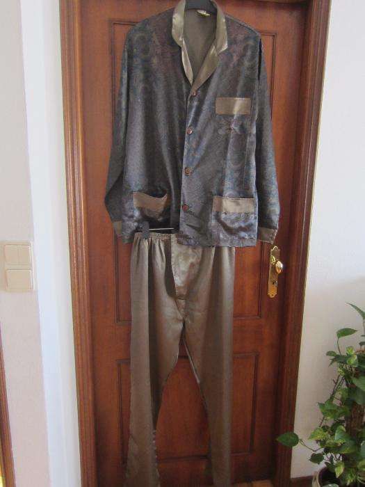 Pijama de Homem de Cetim Verde-Acastanhado de Manga e Perna Compridas
