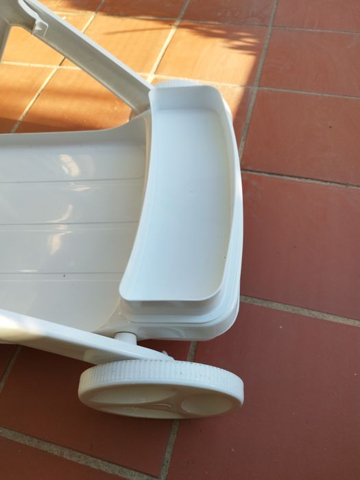 Carrinho de jardim para aperitivos e bebidas