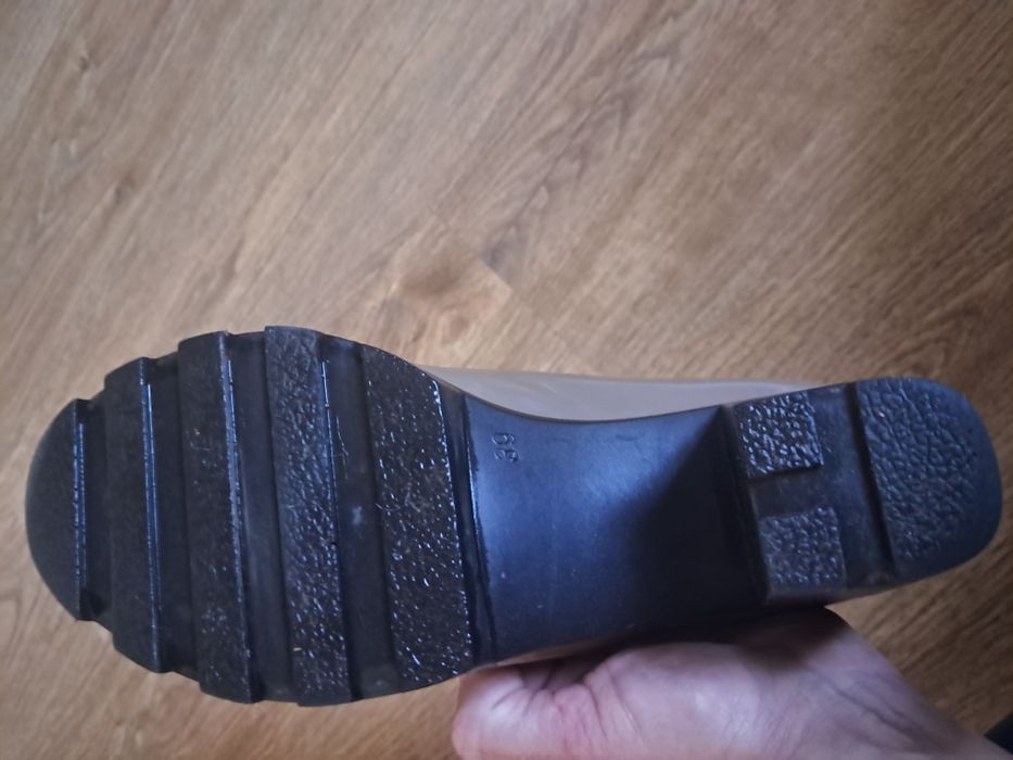 Туфлі жіночі лаковані