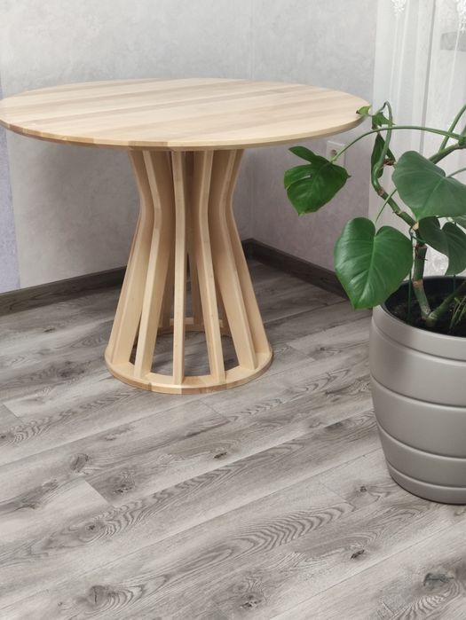 Стіл 100х100 дерево