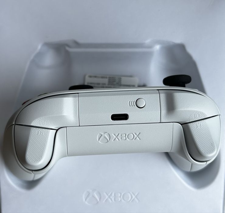 Джойстик Xbox White QAS-00006, британська версія.