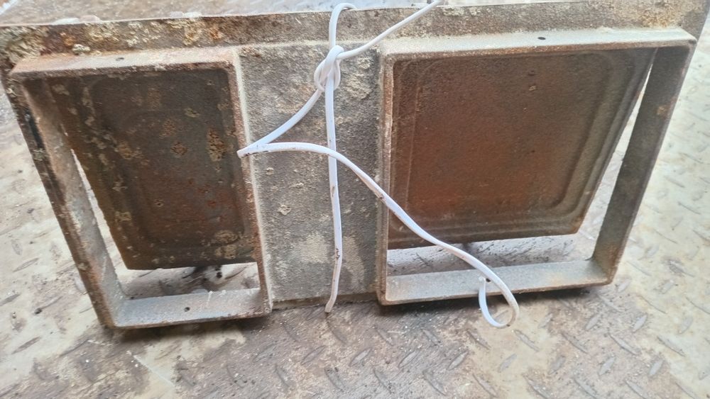 Топочная дверь для печи и камина спаренгная чугунная новая