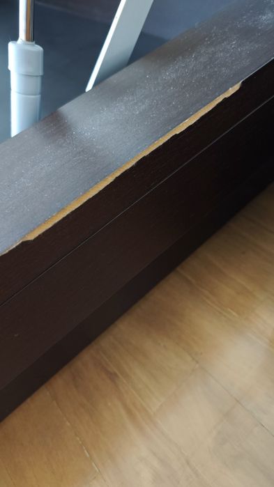 Cama de casal e mesa de cabeceira em wenguê chocolate