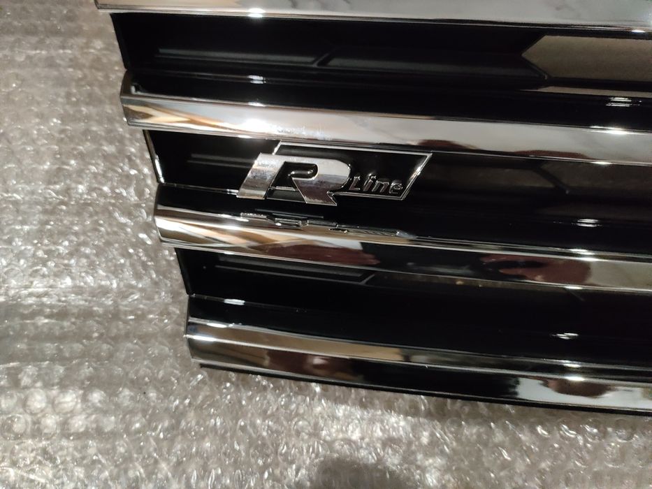 Решітка радіатора /гріль Volkswagen Touareg R-Line 2015-