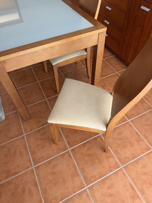 Mesa de Jantar Extensível + 4 Cadeiras