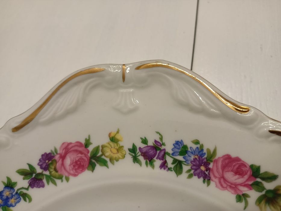 Półmisek z polskiej porcelany.