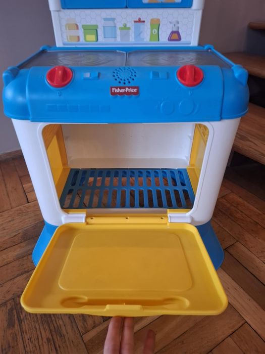 Kuchenka zabawkowa Fisher Price.