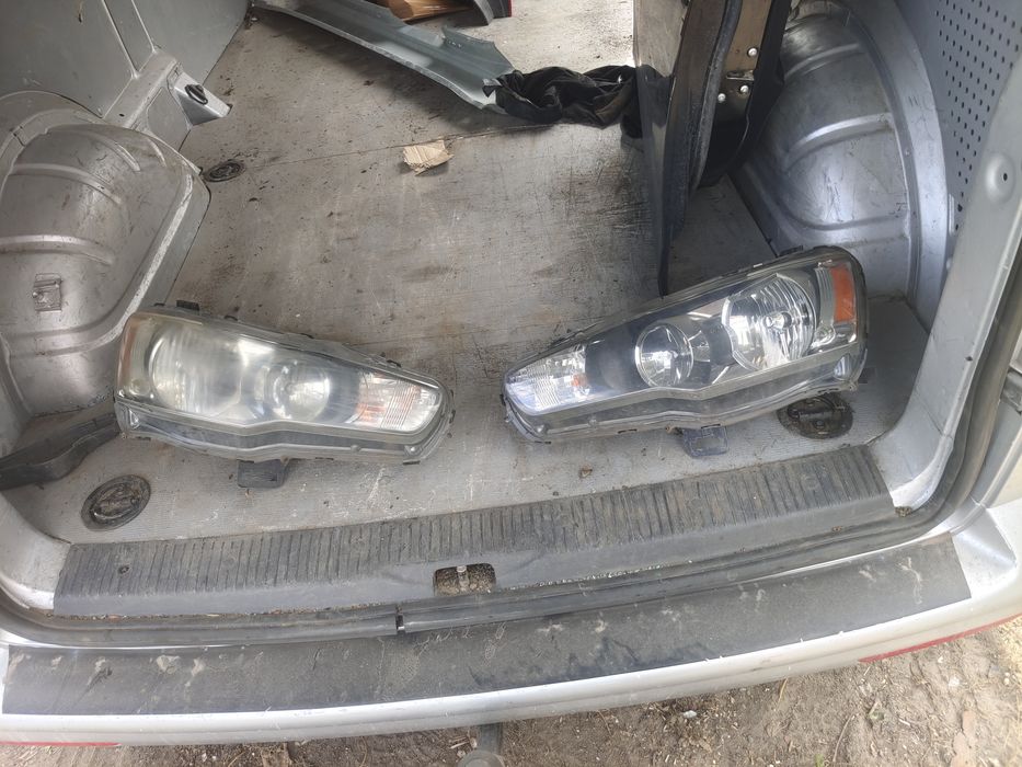 Mitsubishi Lancer VIII x lampa przód przednia prawa lewa