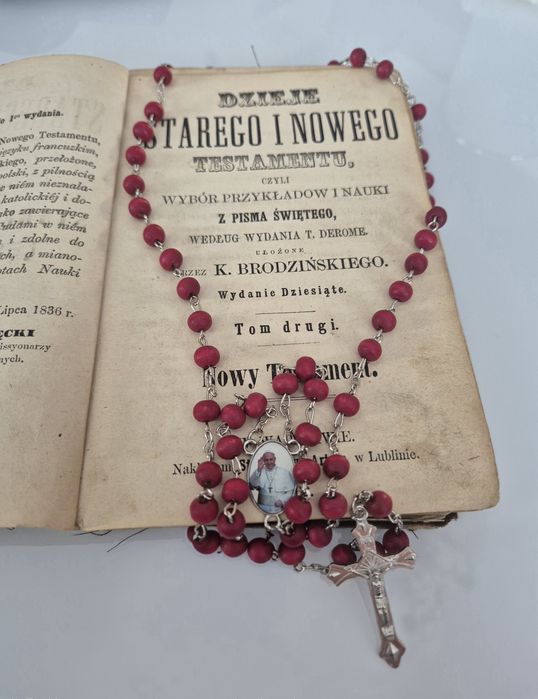 Różaniec poświęcony przez Papieża Franciszka