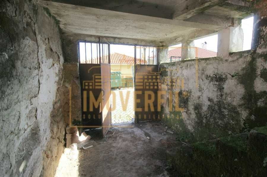 Moradia com Excelente Logradouro.