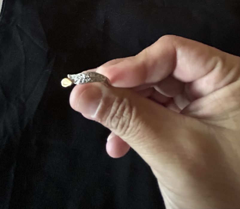 Anel Ouro 19.2k com diamantes
