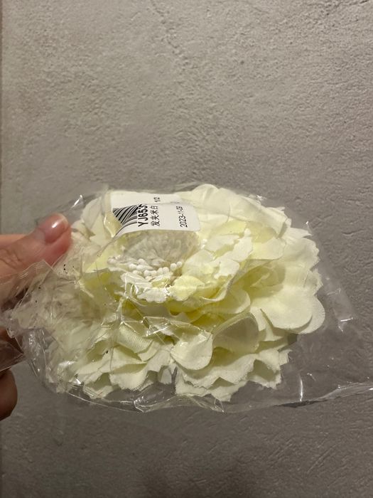 Квіти у волосся, три види