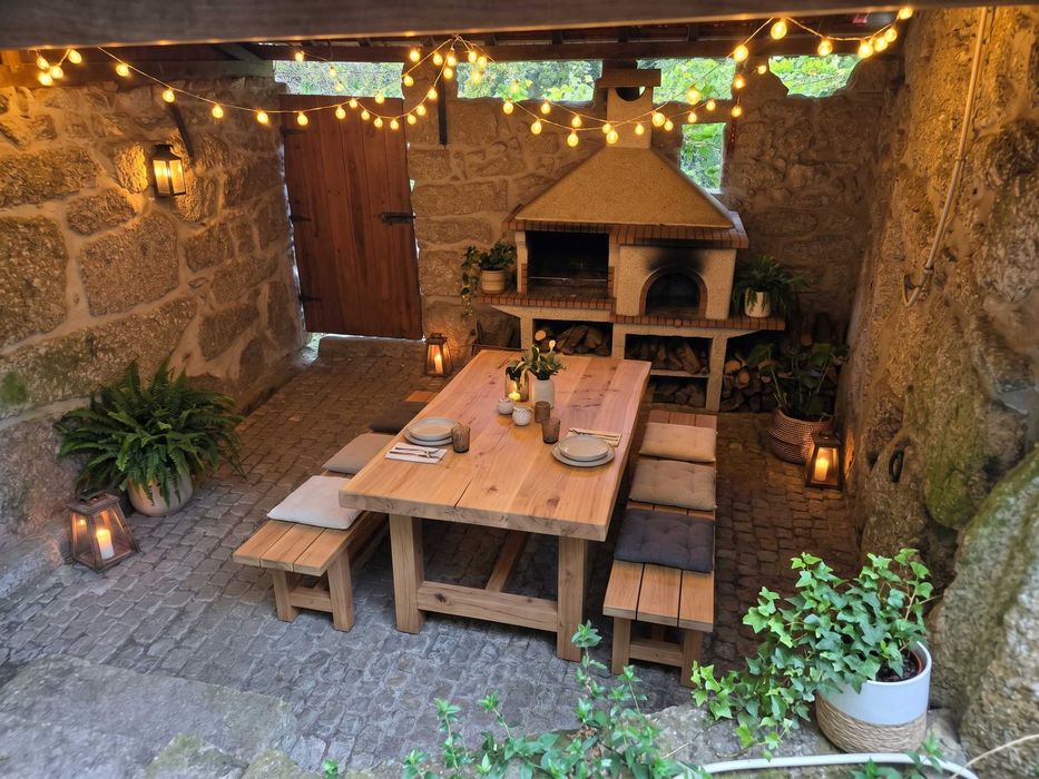 Quintinha com casa com 4 quartos e terreno amplo junto ao rio