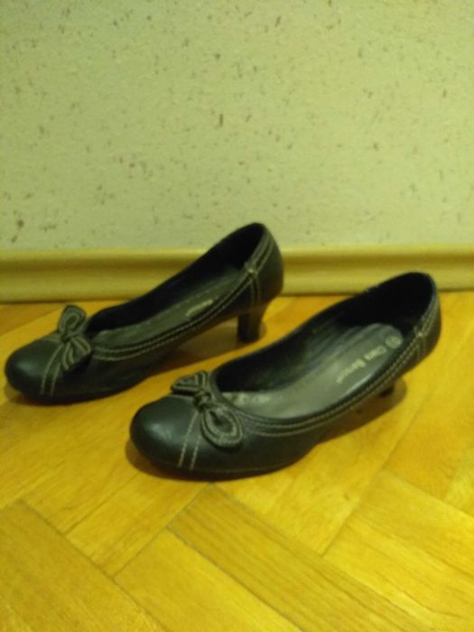 Czarne czółenka, buty na obcasie