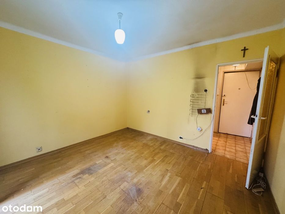 OSIEDLE PIASTOWSKIE ! Do remontu , kawalerka z balkonem , zielono