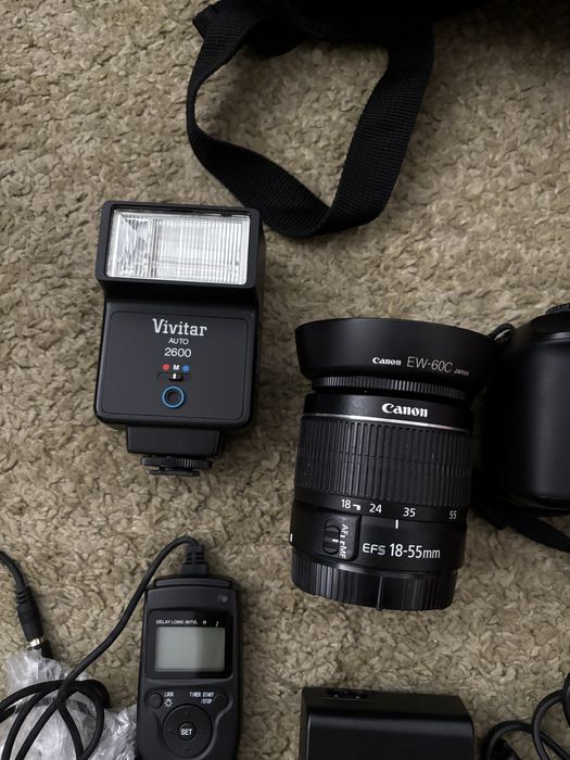Kit Total Canon Eos 1100D + EF-S 18-55mm + EF 75-300 + Parasol EW-60C + Flash Vivitar Auto 2600 + Comando Rollei + Kit Limpeza + Tripé + Capa Silicone