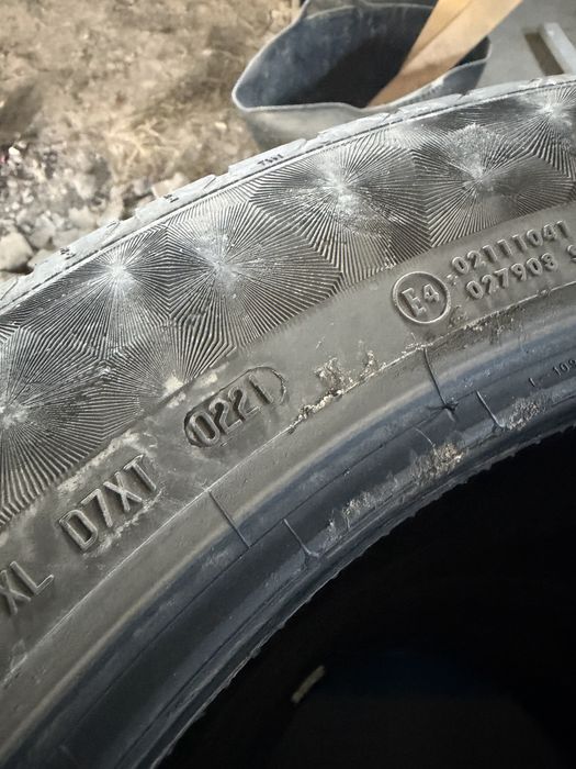 265/45 R21 Continental