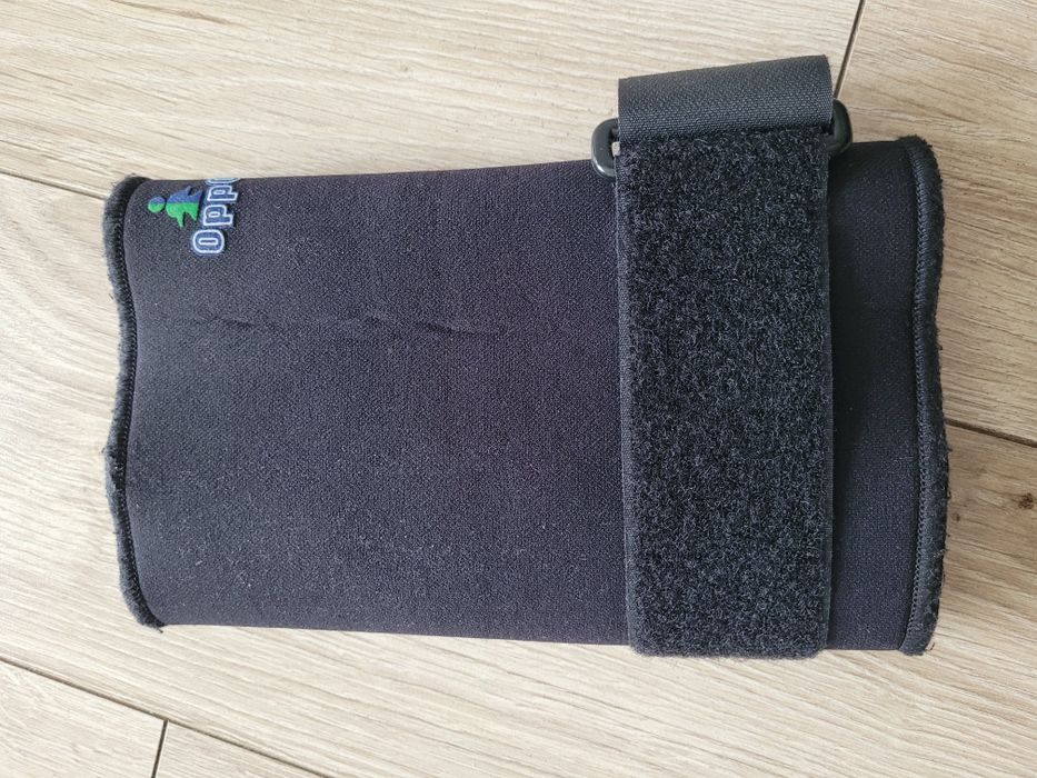 Stabilizator łokcia tenisisty OPPO 1080 XL – czarny