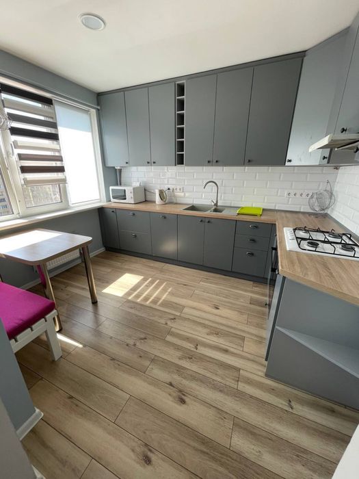 Продається простора 3-кімнатна квартира  з ремонтом меблями та техніко