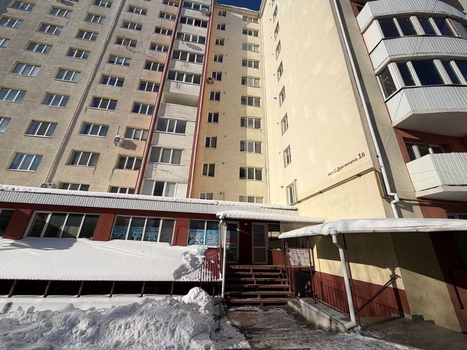 Продам фасадне комерційне приміщення  в районі Автовокзалу