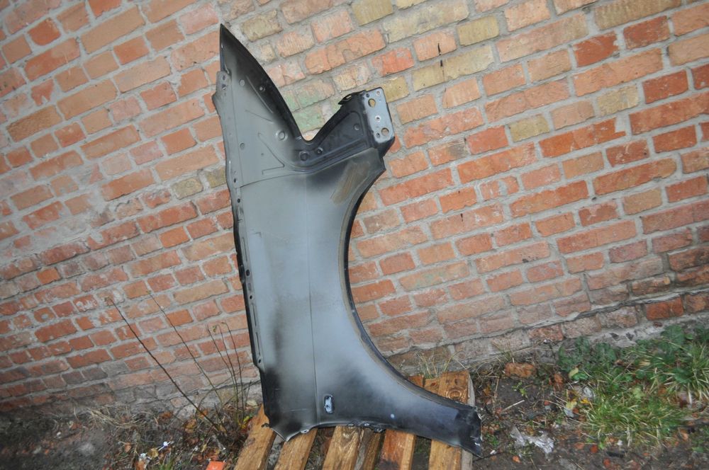 Audi A6c6 крыло левое черное