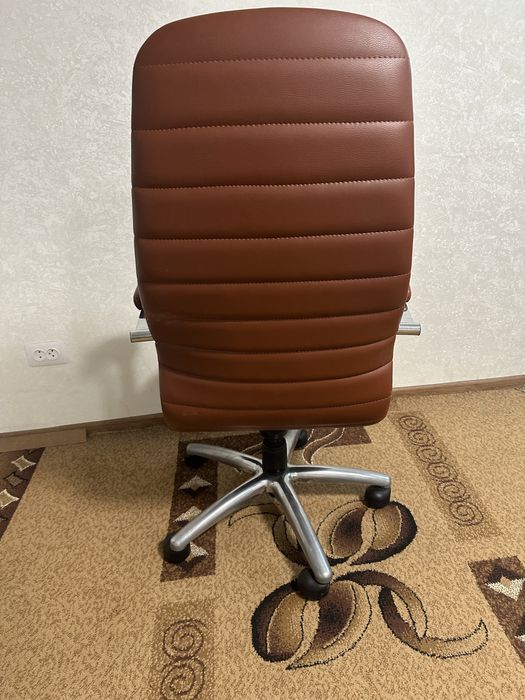 Кресло компьютерное , офисное кресло